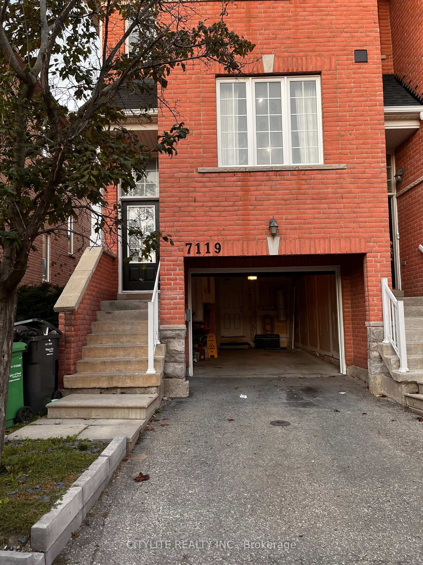 7119 Chatham Court, Mississauga, ON L5N 8R1 - Photo 1