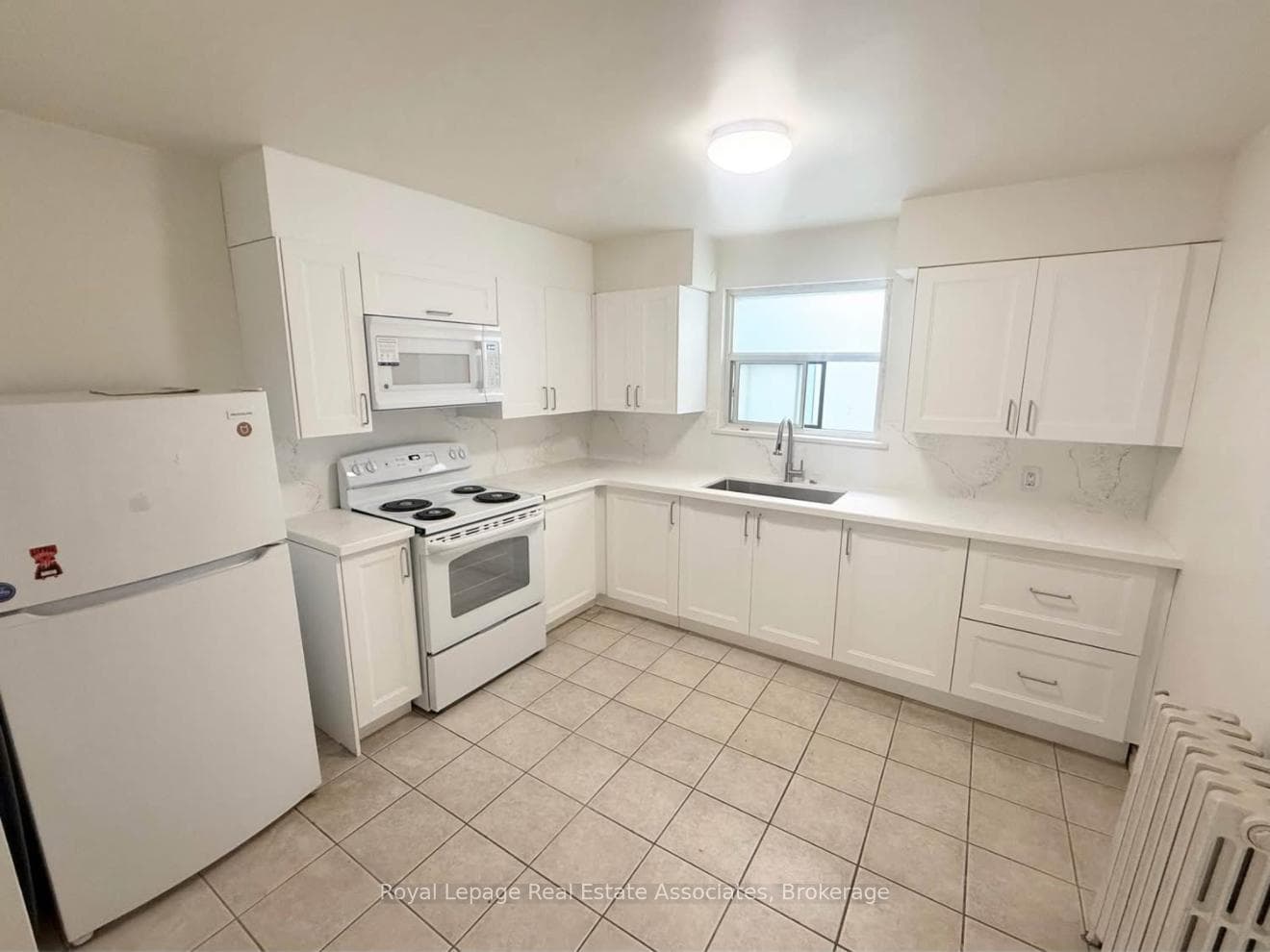 237 Lakeshore Road Unit 3, Mississauga, ON L5G 1G8 - Photo 1