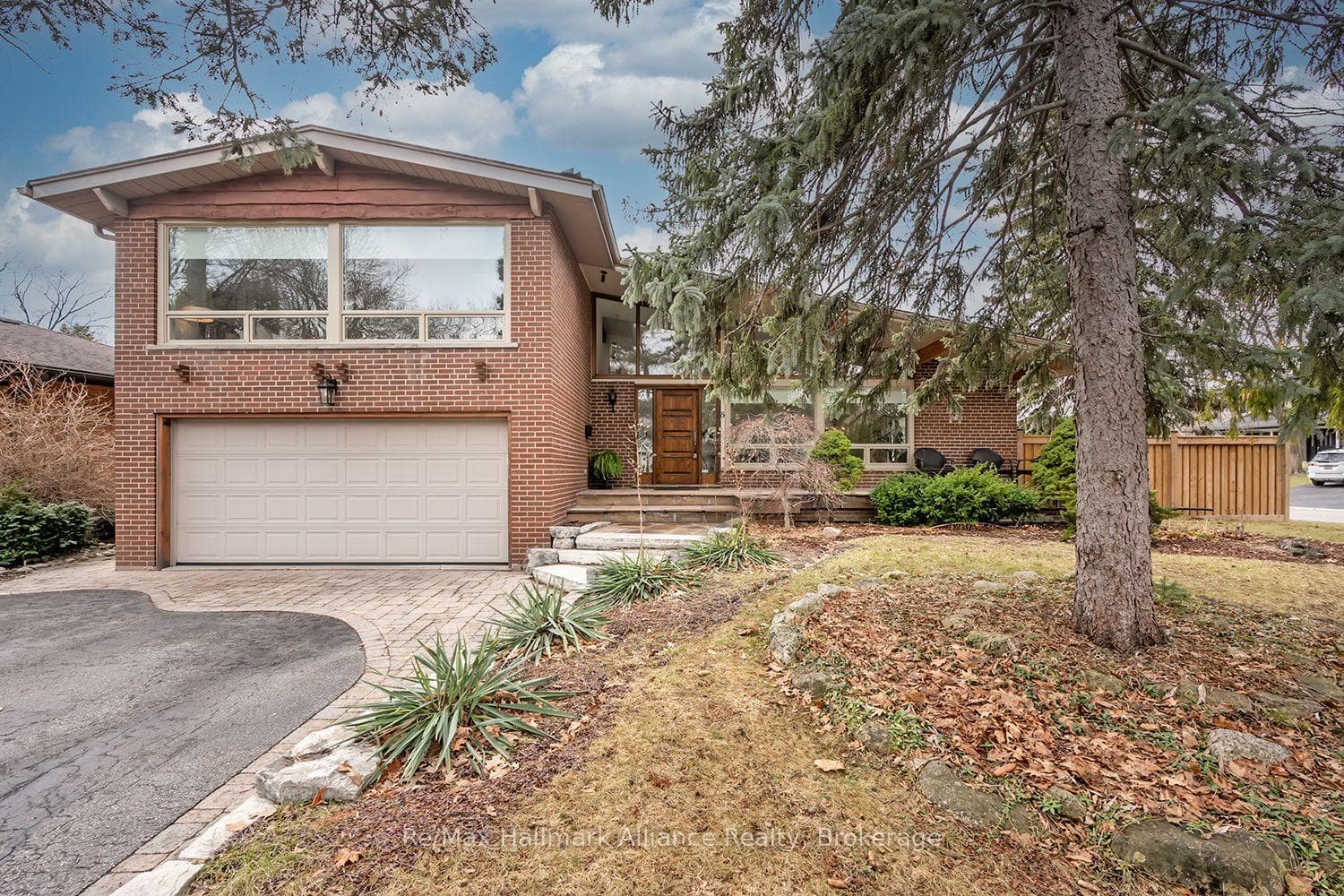 8 Silverthorne Bush Drive, Etobicoke (Islington / Rexdale), ON M9C 2X5 - Photo 1