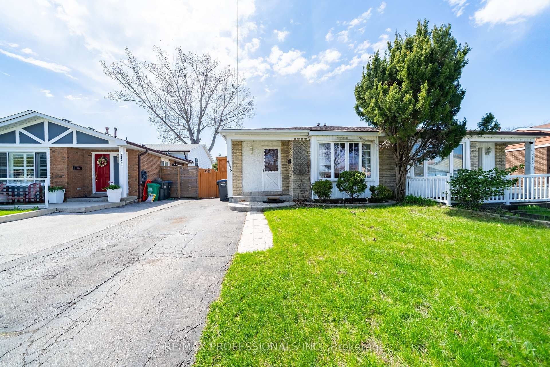 3435 Martins Pine Crescent, Mississauga, ON L5L 1G3 - Photo 1