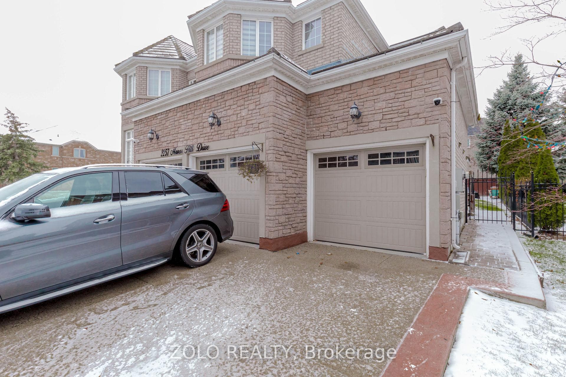2257 Manor Hill Drive, Mississauga, ON L5M 5B8 - Photo 1