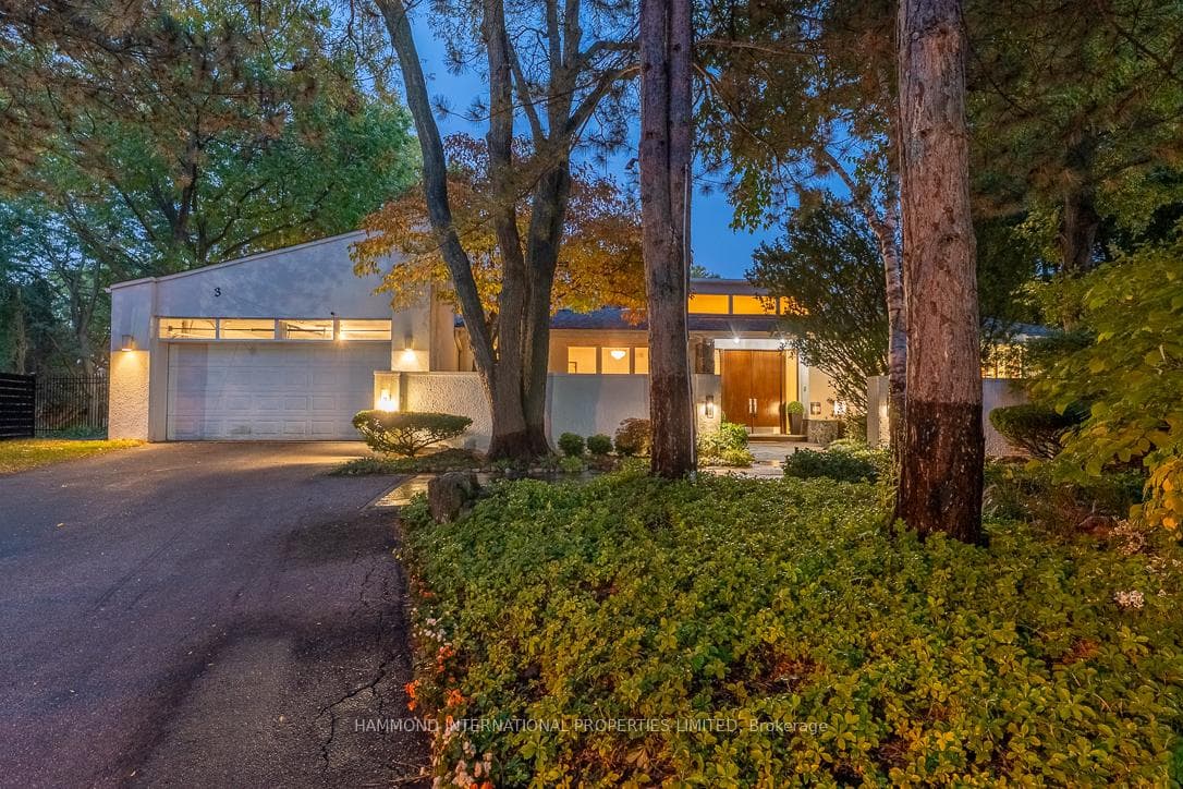 3 Bluejay Place, Don Mills / Parkwoods / Victoria Village, ON M3B 1V8 - Photo 1