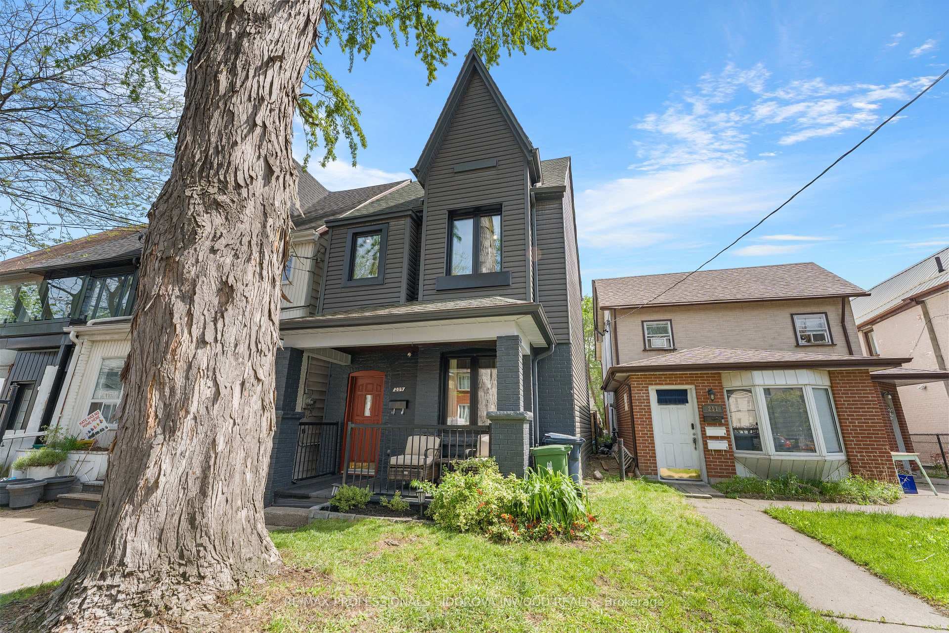 209 Maria Street, Bloor West Village / Swansea, ON M6P 1W6 - Photo 1