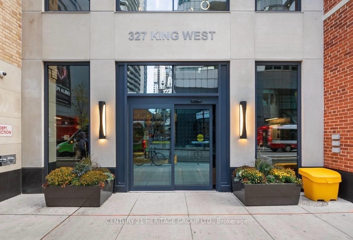 327 King Street Unit 303, Downtown Toronto / Waterfront, ON M5V 0W7 - Photo 1