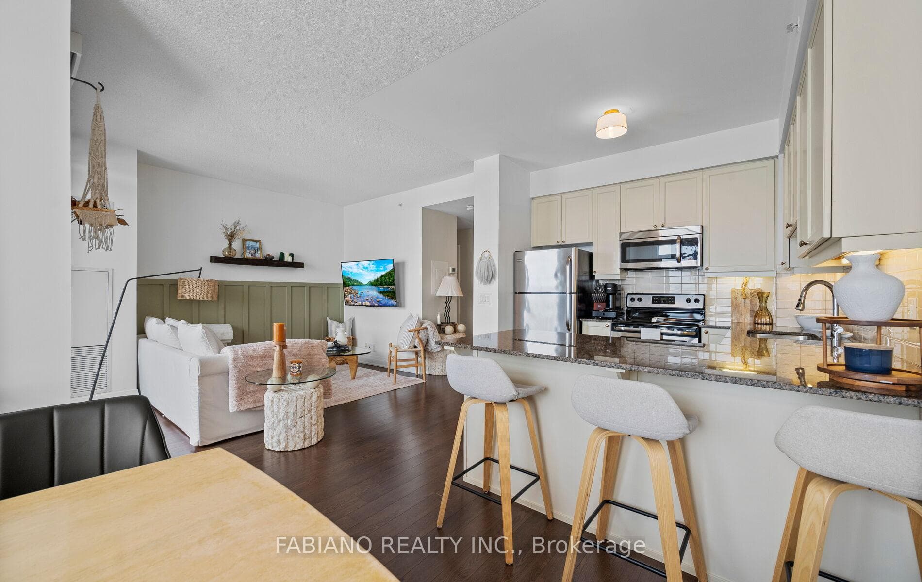 24 Woodstream Boulevard Unit 815, Vaughan, ON L4L 8C4 - Photo 1