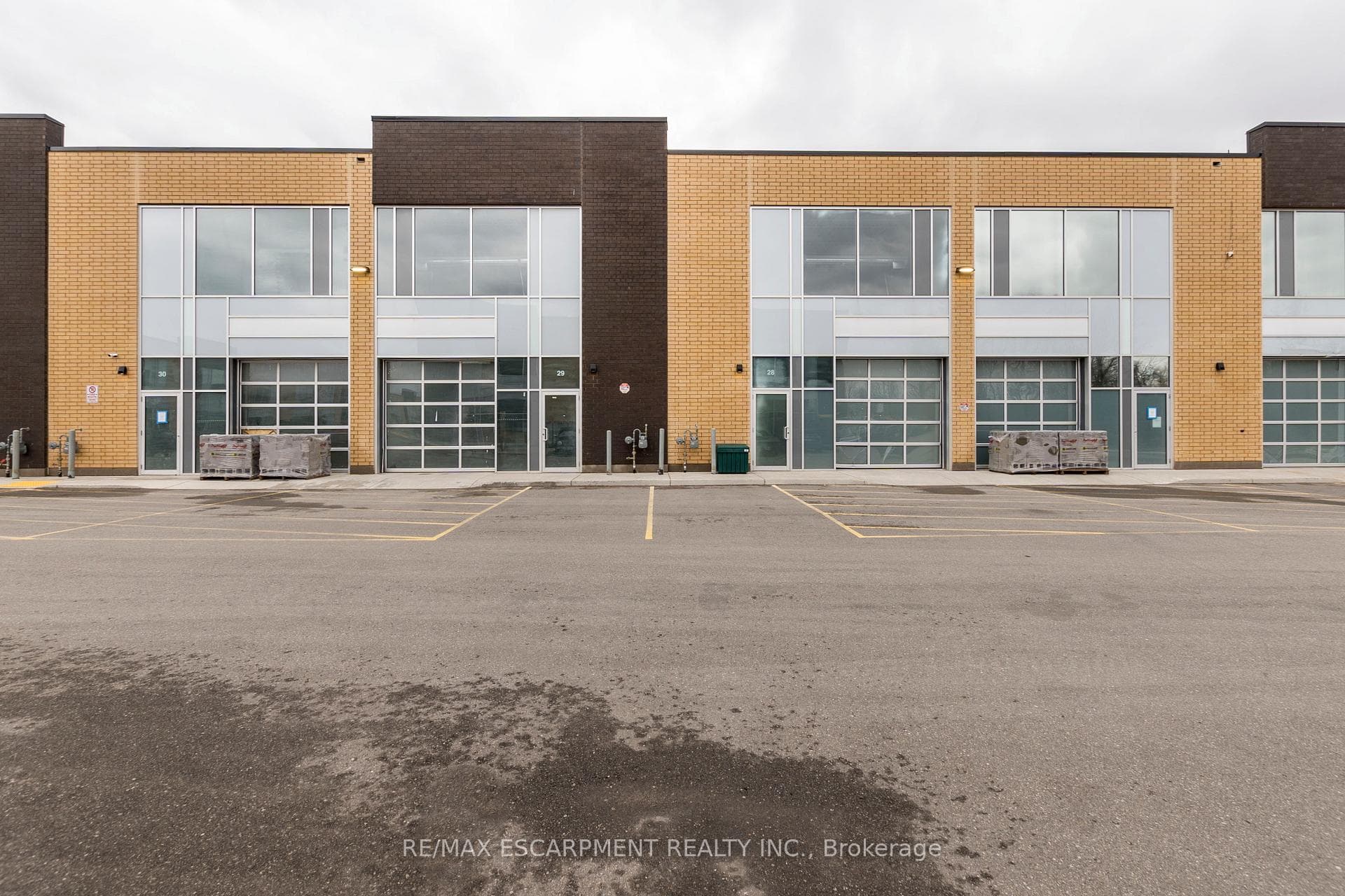1156 King Road Unit 29, Burlington, ON L7T 0C5 - Photo 1