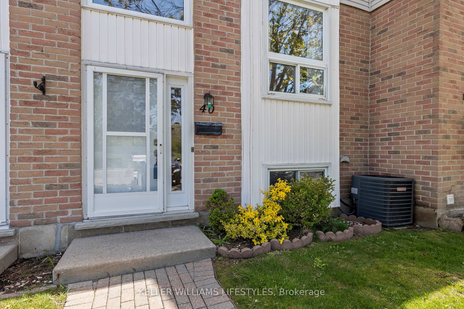 110 Deveron Crescent Unit 40, London South, ON N5Z 4W7 - Photo 1