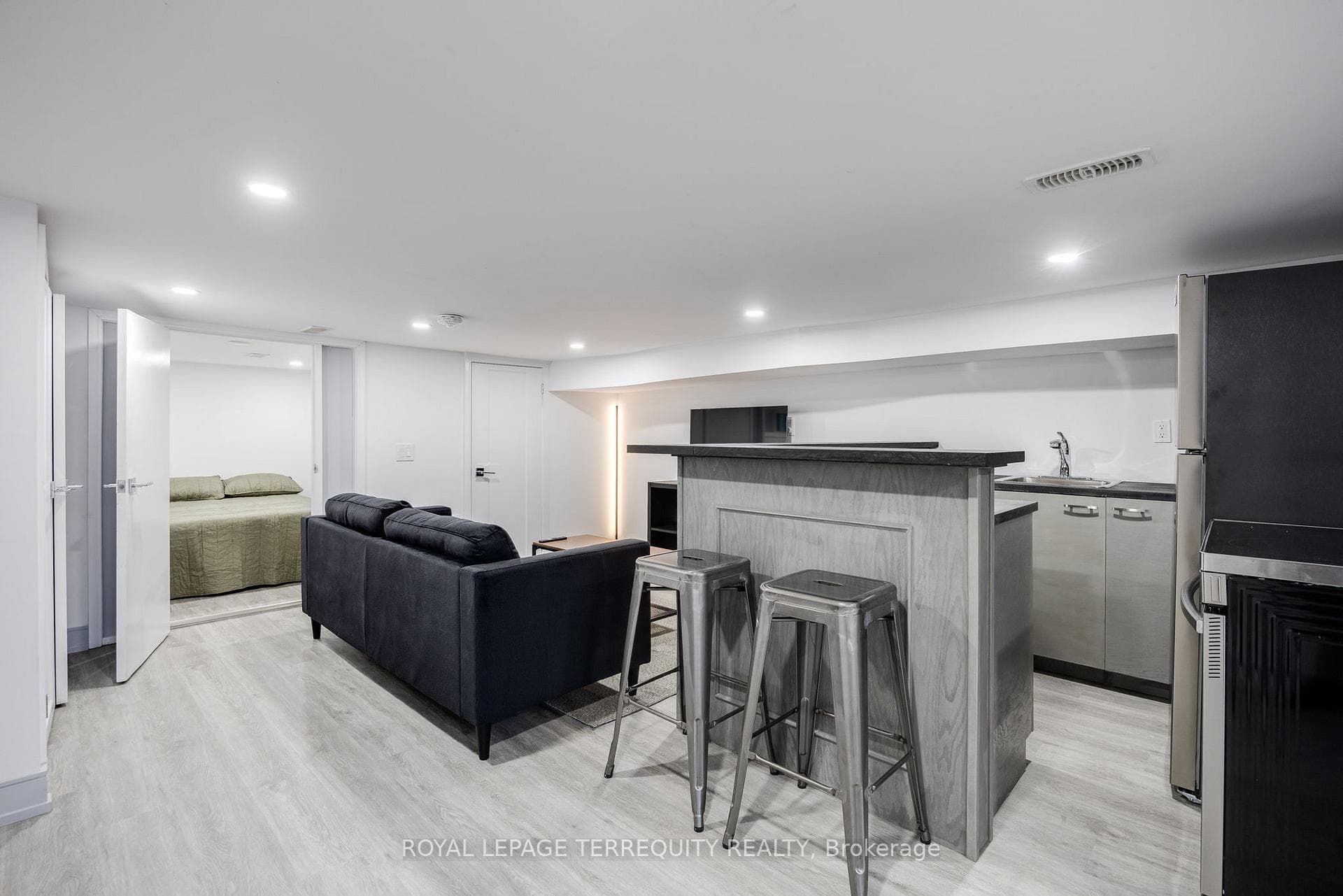 668 Indian Road Unit Bsmt, Bloor West Village / Swansea, ON M6P 2C9 - Photo 1