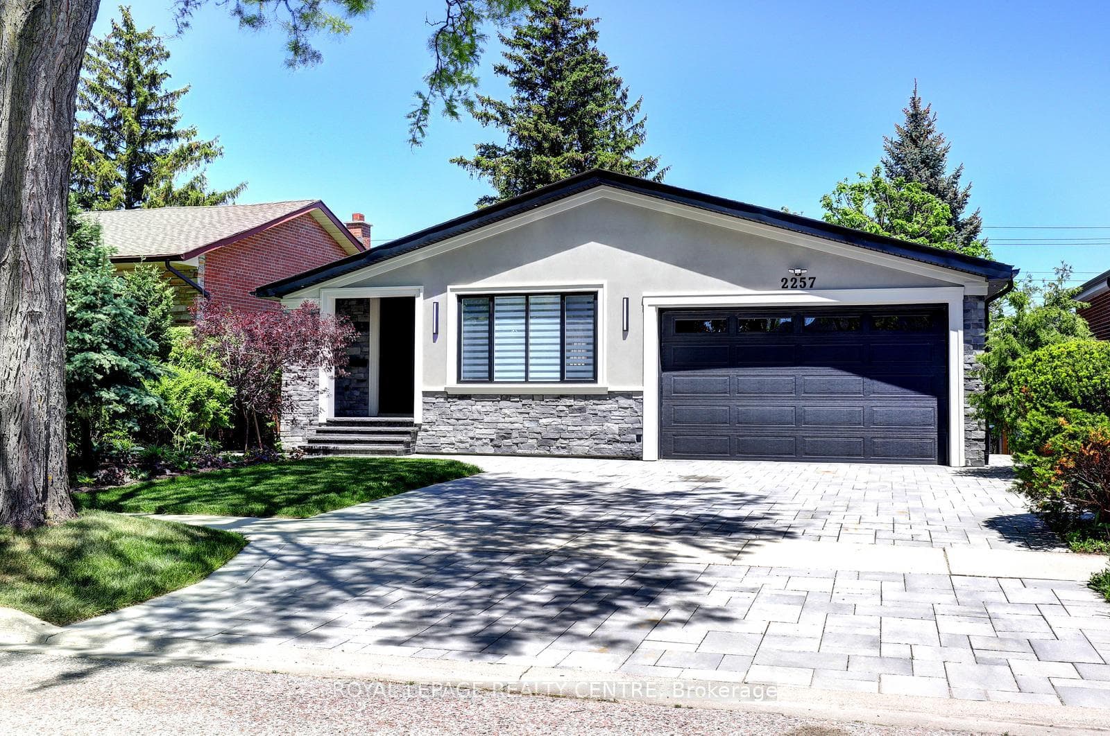 2257 Springfield Court, Mississauga, ON L5K 1V3 - Photo 1