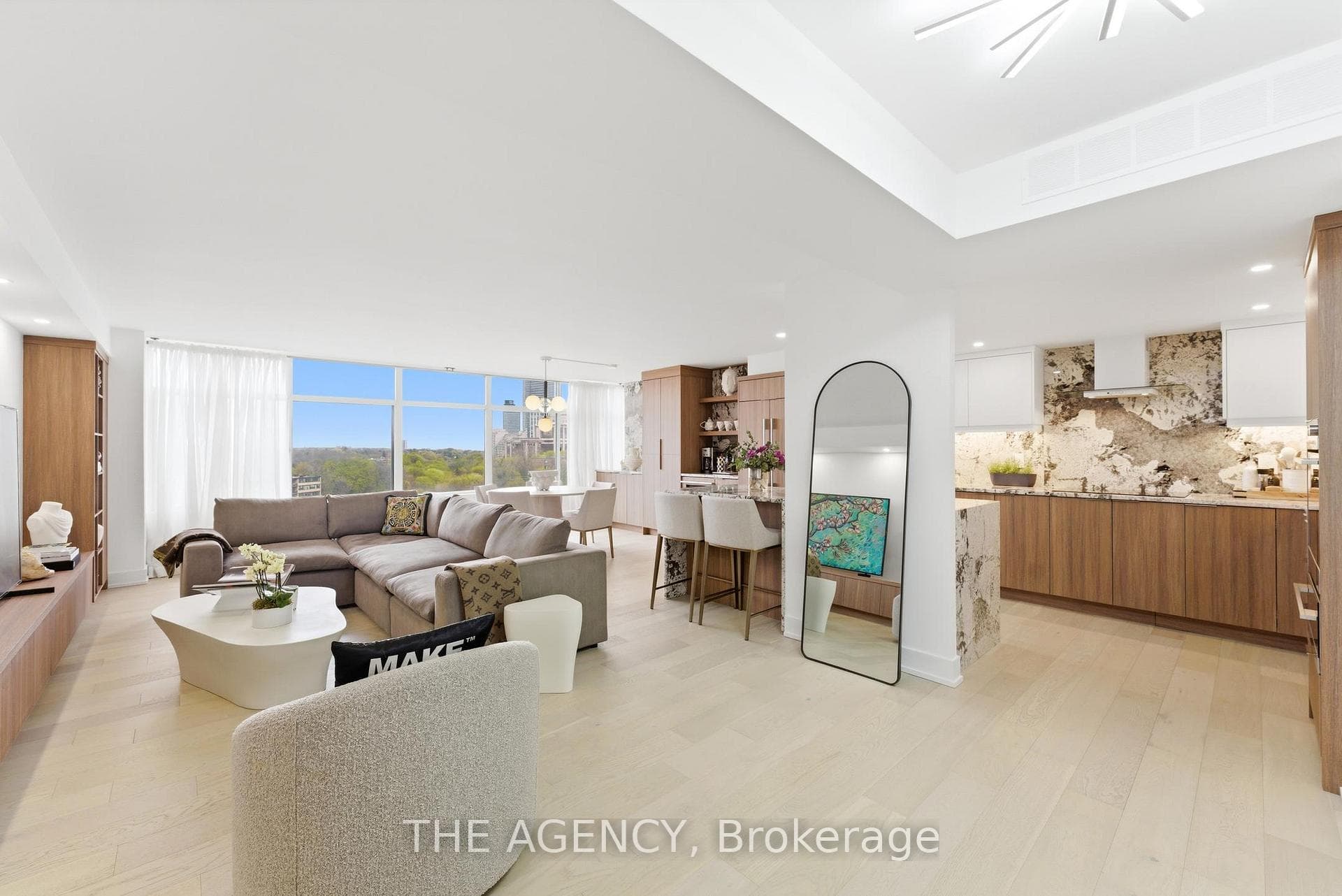 900 Yonge Street Unit 902, Annex / Yorkville / Summerhill, ON M4W 3P5 - Photo 1