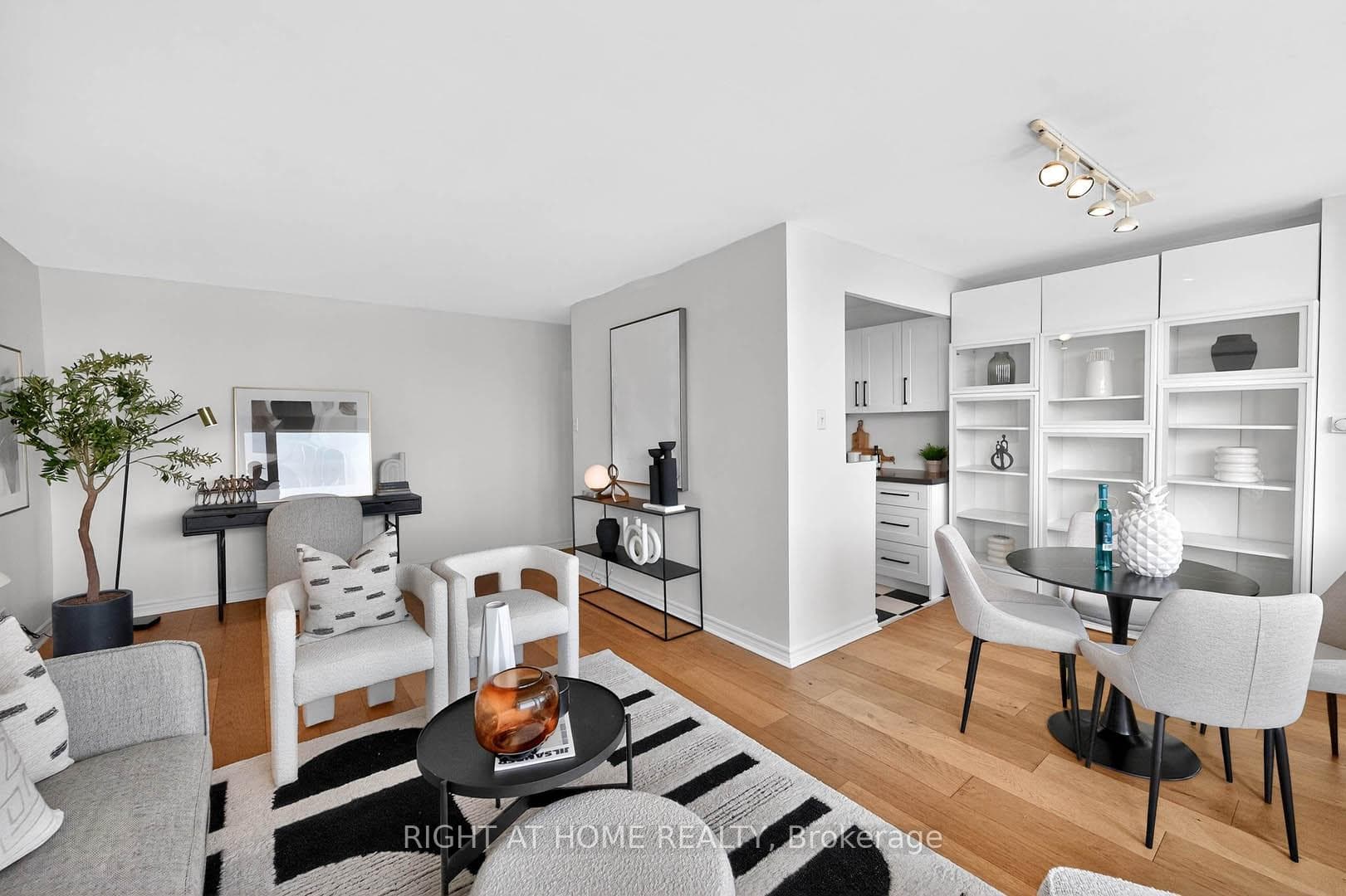 74 Spadina Road Unit 701, Annex / Yorkville / Summerhill, ON M5R 2T5 - Photo 1