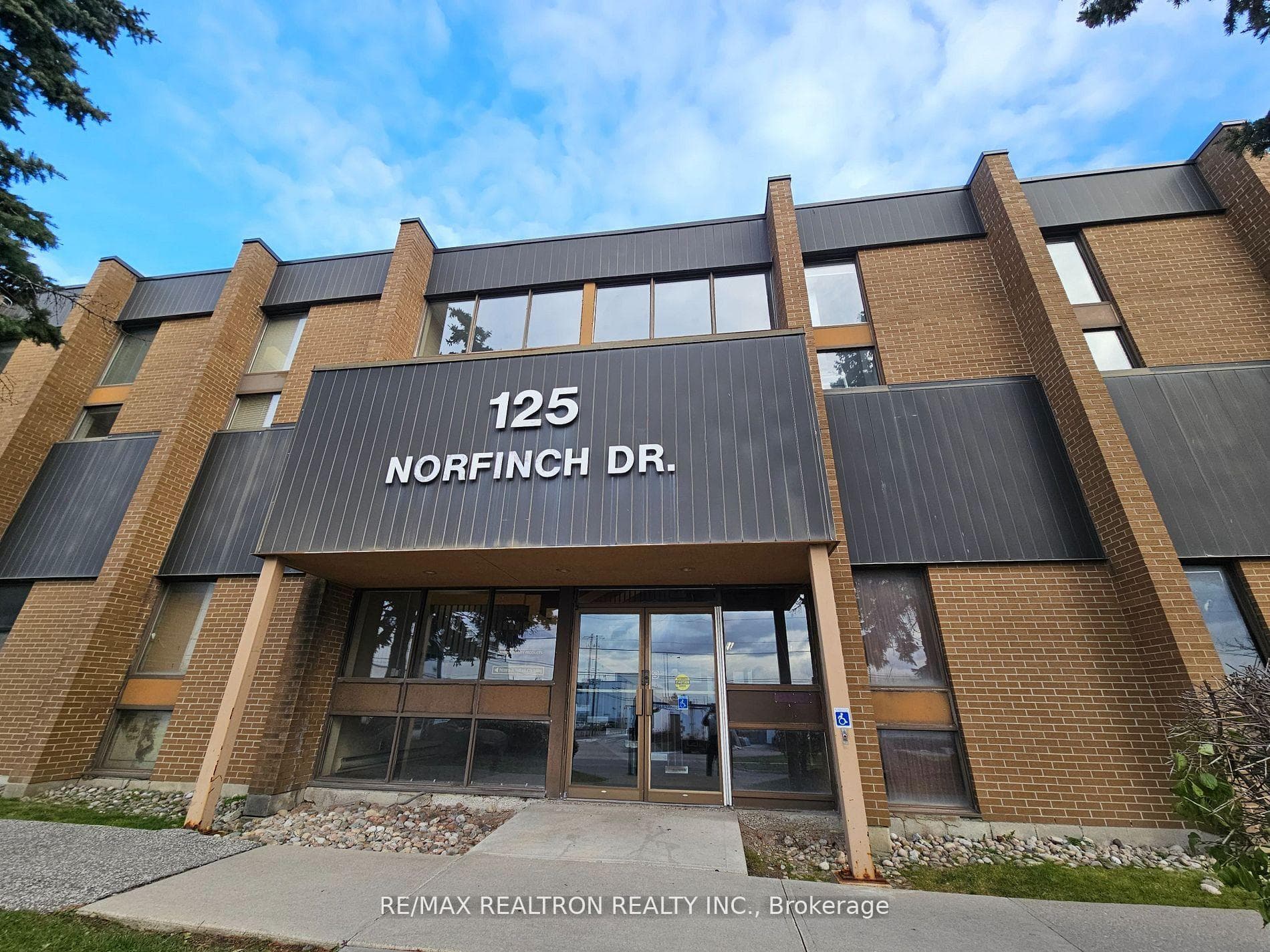 125 Norfinch Drive Unit 214, Downsview / Black Creek, ON M3N 1W8 - Photo 1