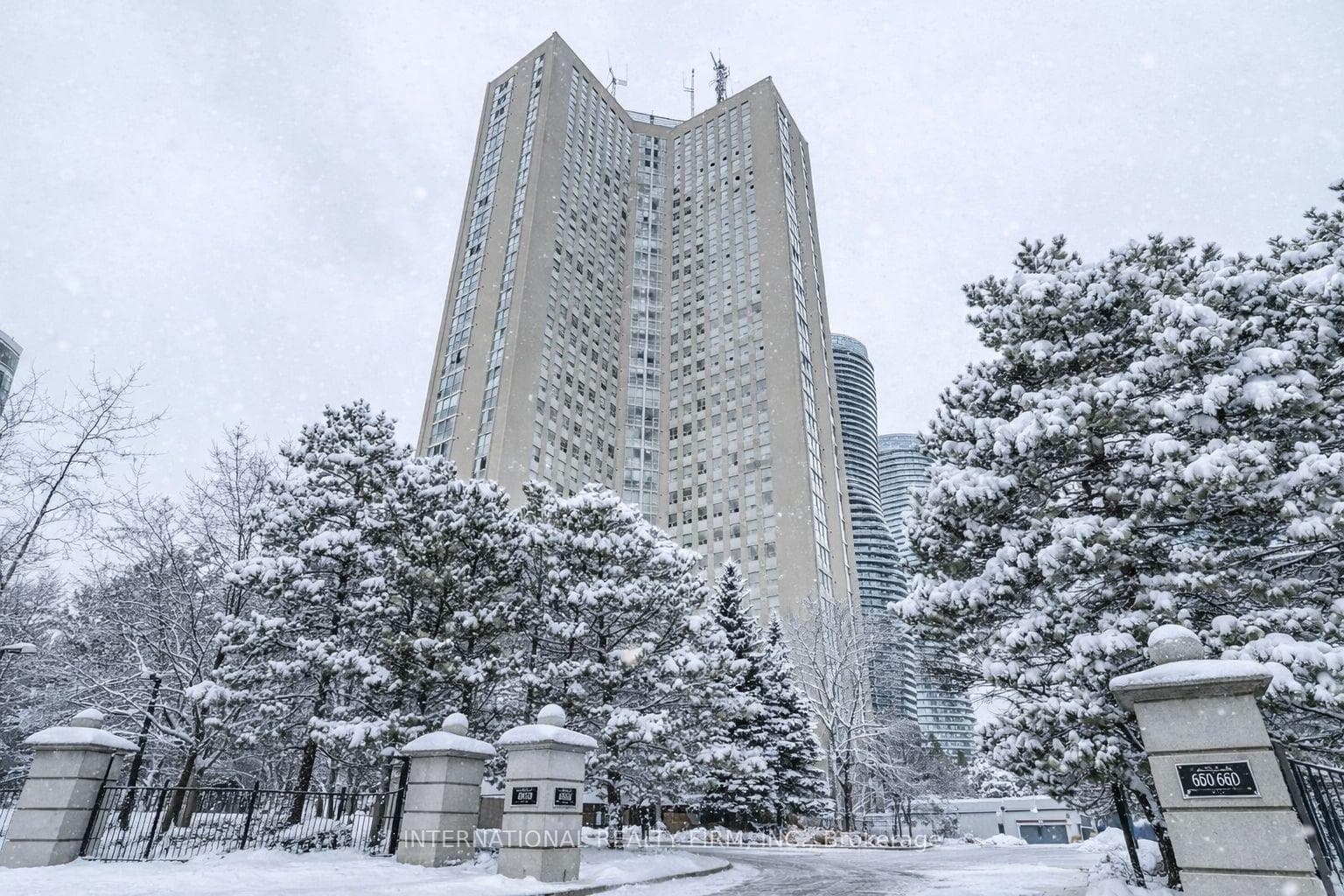 3650 Kaneff Crescent Unit 2201, Mississauga, ON L5A 4A1 - Photo 1