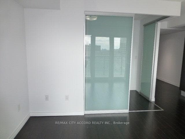 386 Yonge Street Unit 1614, Downtown Toronto / Waterfront, ON M5B 0A5 - Photo 1