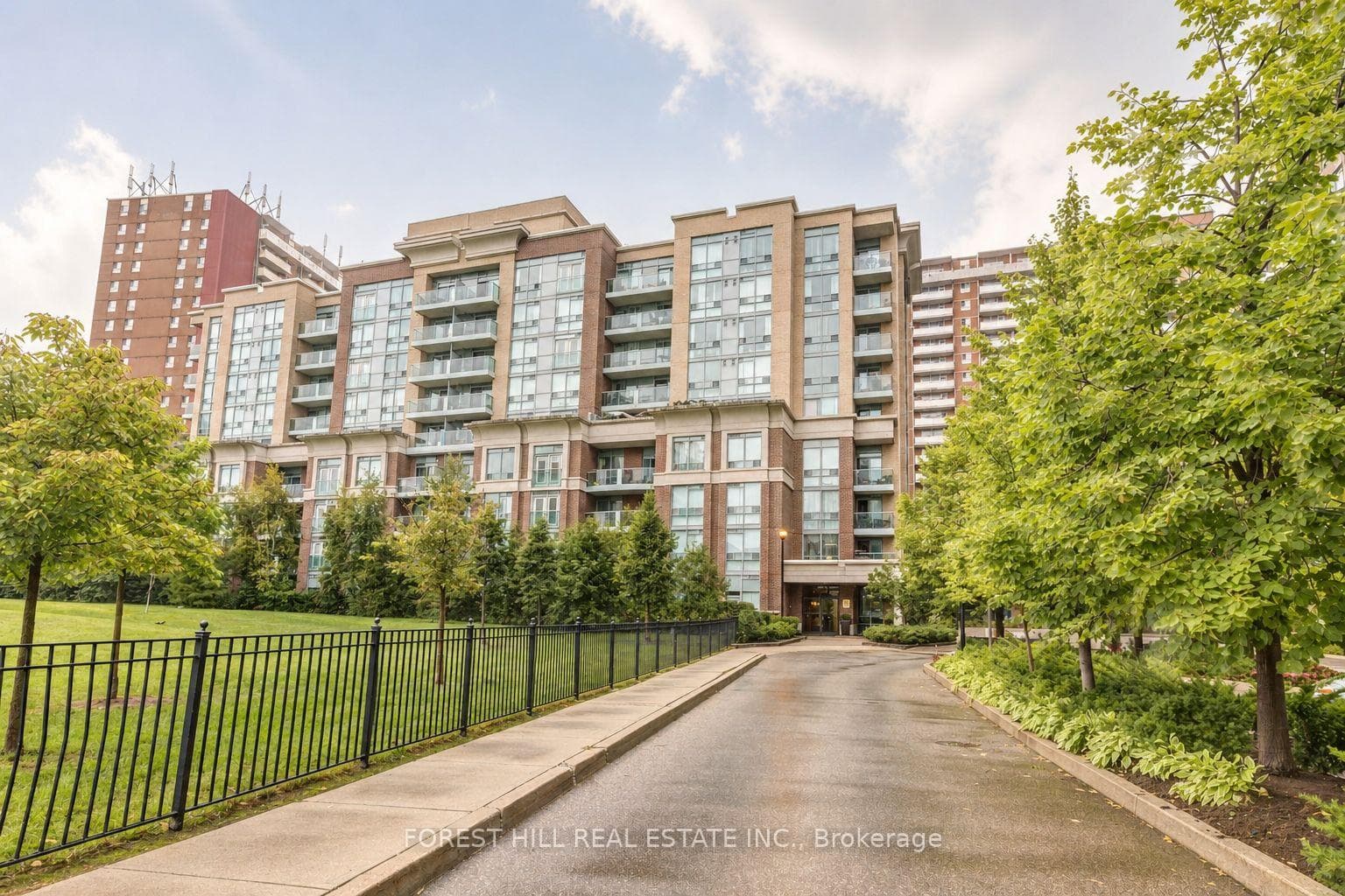 17 Michael Power Place Unit 709, Etobicoke (Islington / Rexdale), ON M9A 5G5 - Photo 1