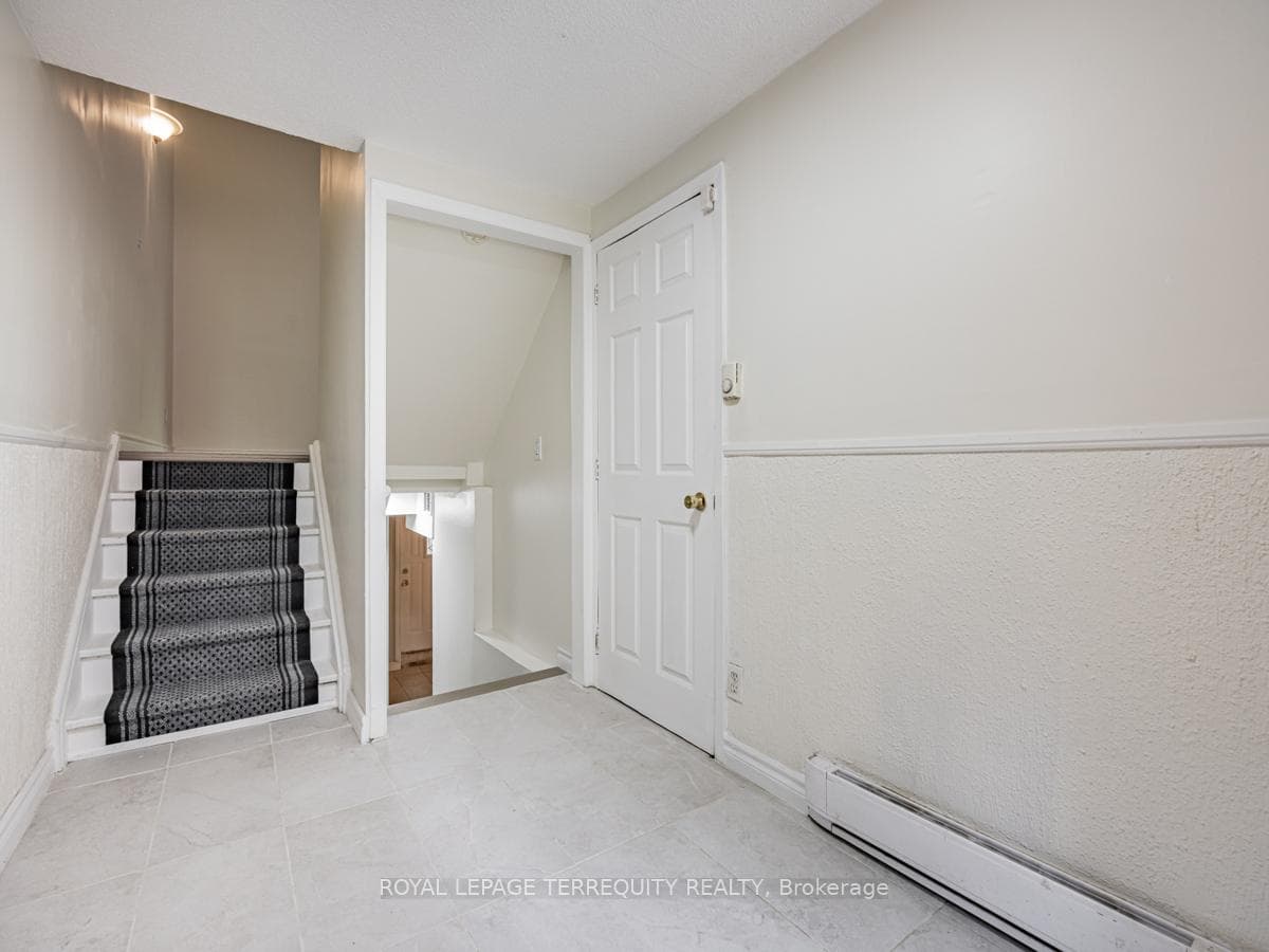 21 Rockwood Drive Unit 23, Toronto E08